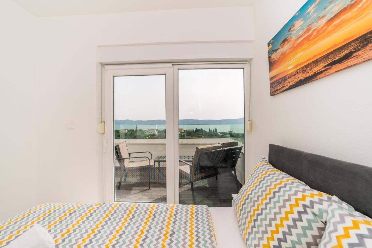 Holiday House Dominik Apartments Sveti Petar  Rum bild