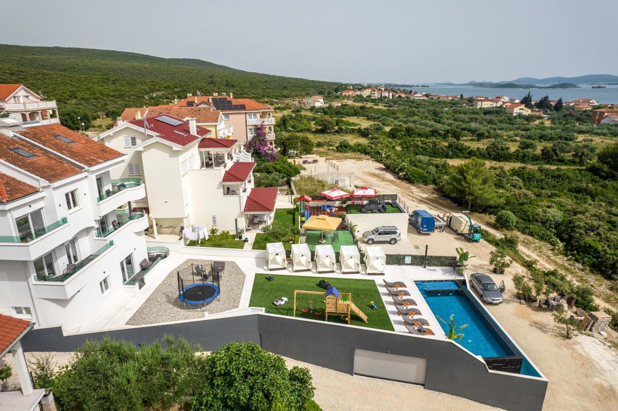 Holiday House Dominik Apartments Sveti Petar  Rum bild